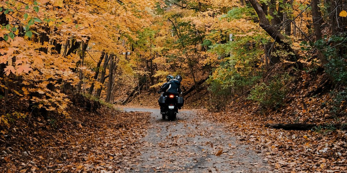 Jazda na motocyklu jesienią